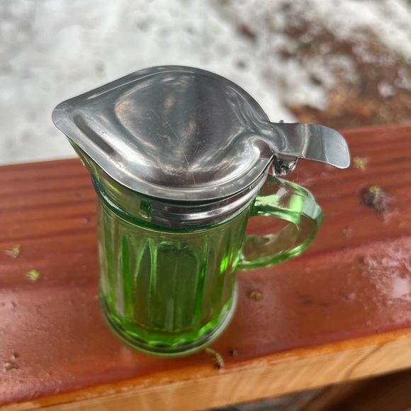 Vintage Green Heavy Glass Syrup Dispenser spring-loaded lid. - Picture 3 of 4